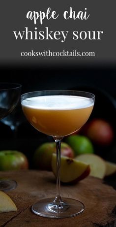 Whiskey Sour Cocktail, Apple Chai, Apple Whiskey, Lemon Juice Uses, Raspberry Cocktail, Whisky Sour, Sour Foods, Make Simple Syrup, Easy Cocktail