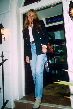 Elle Macpherson's '90s Model Style. 90s Supermodel Outfits, 90s Model Style, Classy Aesthetics, Packing Aesthetic, 90s Street Fashion, 90s Models Off Duty, True Jeans, 90s Street Style, The Mona Lisa