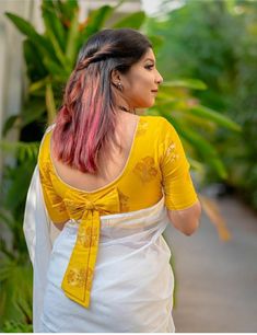 Kasavu Blouse Designs Latest, Full Baju Design For Suit, Yellow Blouse Designs, Brocade Blouse Designs, Back Neck Design, Lace Blouse Design, Keep Me Stylish, Blouse Back Neck