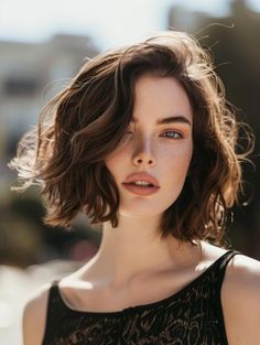 Best Haircuts for Wavy Hair: Trendy and Timeless Styles for All Lengths Best Haircuts For Wavy Hair, Short Haircuts Wavy Hair, Wavy Hairstyles Medium, Best Haircuts, Wavy Bob Hairstyles, Shot Hair Styles