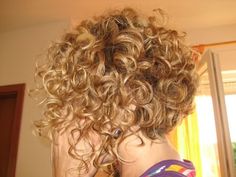 Inverted Bob Curly, Short Curly Bob Hairstyles, Curly Short Hair, Stacked Bobs, Short Curly Hairstyles, Curly Short, Curly Haircuts, Short Hair Undercut, Inverted Bob