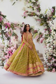 Traditional Green Pishwas Lehenga Wedding Ensemble Pishwas Lehenga, Pakistani Pishwas, Pakistani Mehndi Dress, Fashion Week Dresses, Pakistani Mehndi, Bridal Mehndi Dresses, Mehndi Dresses, Mehndi Dress, Lehenga Dupatta