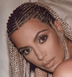 Kim Kardashian Kim Kardashian Cornrows, White Cornrows, Vacay Braids, Box Dreads, Kim Kardashian Braids, Kardashian Braids, Braiding Hair Colors, Hair Braid Patterns, Braids Cornrows