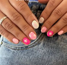 Short Funky Gel Nails, Fun Simple Summer Nails Short, Spring Natural Nail Designs, Spring Fun Nails, Cute Spring Nails 2024, Short Rounded Nail Ideas, Summer Nail Inspo Oval, Short Almost Nails, Cute Funky Nails Short