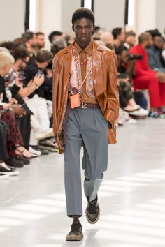 Valentino Menswear, Mens Runway, Men Jewellery, Mens Wear, Valentino Men, Menswear Fashion, Menswear Collection, Mens Fashion Summer, Fashion Show Collection