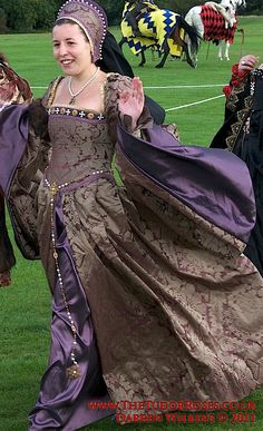 Tudor Fashion Women, Tudor Dress, Purple Clothing, Tudor Fashion, Royalty Dress, Tudor Costumes, Purple Gown, Historical Dress, Purple Gowns