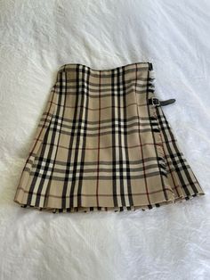 Girls Burberry Size Age 6/7 Pleated Skirt Wool. Please see photos for measurements Coquette Fits, Burberry Pink, Burberry Skirt, Skirt Wool, Kilt Skirt, Winter Closet, Fall 24, Fame Dr, Skirt Outfit