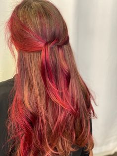 Blonde Hair With Red Front Pieces, New Red Hair Color Trends, Dark Blonde Hair With Colored Highlights, Pink And Red Hair Ideas, Underdye Hair Pink, Red Under Dye Hair, Red Roots Brown Hair, Streak Of Color In Hair