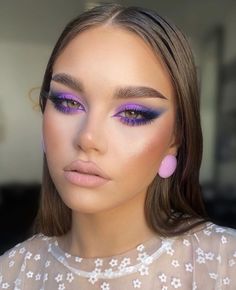 Lavender Makeup Looks, Makeup Looks Creative, Eyeshadow Smokey, Lavender Makeup, Ideas Maquillaje, Makeup Ojos, Swag Makeup