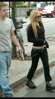 Look 80s, 00s Mode, Smink Inspiration, 2000s Fashion Outfits, Emo Outfits, Estilo Punk, Looks Black