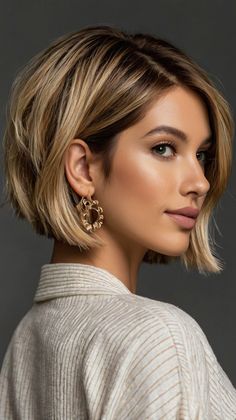 💅💫 Chic Layered Bob Short Short Bob Hairstyles Prestige | Must-See 💎✨ Short Short Bob, Hair Bangs And Layers, Choppy Bob With Bangs, Inverted Bob Short, Bangs And Layers, Grown Out Pixie, Trendy Bob, Haircuts For Medium Length Hair, Bob Cuts