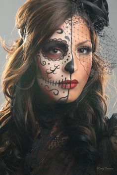 Dia de Los Muertos makeup... Beautiful. Extreme Make-up, Creepy Makeup, Mascaras Halloween, Sugar Skull Girl