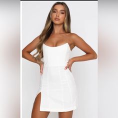 Never Worn With Tag Strapless Mini Dress For Going Out In Spring, Chic Mini Dress With Sweetheart Neckline For Going Out, Strapless Bodycon Dress For Day Out, Chic Strapless Bodycon Dress For Brunch, White Strapless Mini Dress, Cream Knitted Dress, Black Satin Mini Dress, Dinner Dresses, Fox Dress