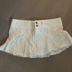 F21 Vintage Y2k Mini Skirt Size 3 Never Worn White Fitted Y2k Skirt, White Y2k Bottoms For Summer, Y2k Cotton Summer Skirt, Y2k Style Cotton Summer Skirt, Y2k Style Summer Cotton Skirt, White Y2k Mini Skirt For Summer, Y2k White Mini Skirt For Spring, Y2k Style Fitted Tennis Skirt For Summer, Y2k Style White Mini Skirt For Spring