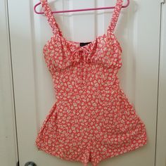 Comfortable Sleeveless Floral Romper. 92% Polyester And 8% Spandex. Super Soft Feel. Never Worn. Strawberry Romper, Playful Sleeveless Bubble Romper With Floral Print, Pink Fitted Floral Print Bubble Romper, Pink Floral Print Sleeveless Bubble Romper, Summer Floral Print Mini Romper, Floral Romper, Pant Jumpsuit, Jumpsuit Romper, Spandex