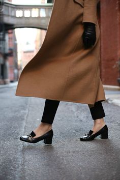 Loafer Pumps Outfit, Gucci Marmont Pump, Lady Lawyer, Italian Heels, Pumps Outfit, How To Have Style, Shoe Trend, Mode Tips