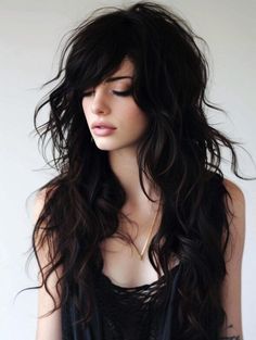 Shag Hairstyle Long Hair, Rock Hairstyles For Women, Long Shaggy Hairstyles, A Shag Haircut, Shaggy Cut, Black Haircut, Long Shag Hairstyles, Shaggy Hairstyles, Rocker Hair