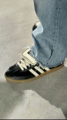 Sneakers Aesthetic Men, Black Adidas Sambas, Shoe Rotation, Sneakers Outfit Men, Hip Hop 90s, Lelli Kelly, Adidas Sambas, Best Shoes For Men, Wales Bonner