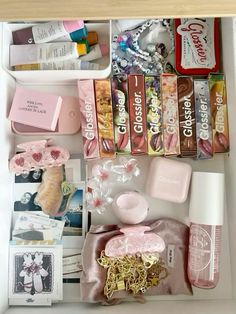 Make Up Photo Product, Emi Jay Aesthetic, Glossier Coquette, Rangement Makeup, Patchouli Perfume, Emi Jay, Bows Ribbon, Drawer Organization, Djerf Avenue