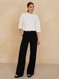 Black Tailored Trousers, Costume Noir, Suits And Jackets, Oversized Silhouette, Tailored Pants, Black Suits, Tailored Trousers, High Collar, Elegant Woman