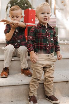 Introduce your little boy to style with our John Shirt in Hattie Green Plaid. This green cotton top features a playful multicolored plaid pattern and a classic collar. With long fitted sleeves and functional buttons, it's the perfect blend of fashion and function. Diaper changes have never been easier. Christmas Outfit Toddler Boy, Toddler Christmas Outfit Boy, 1950s Fashion Boys, Little Boy Christmas Outfits, Boys Holiday Outfits, Kids Christmas Outfits Boys, Christmas Boy Outfit, Toddler Boy Christmas Outfit, Toddler Boy Christmas Outfits