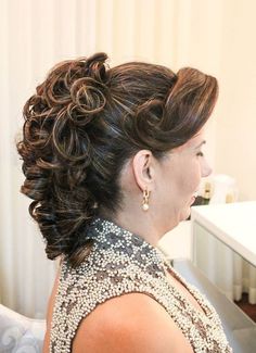 Mother Of The Quinceanera Hairstyles, Hair Ideas Curly, Bride Hairstyles Updo, Mother Of The Groom Hairstyles, Hairdresser Hairstyles, Hairstyles Bride, Venus Of Willendorf, Hairstyles Black Hair, Mother Of The Bride Hair