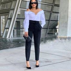 Bloggers Fav Beautiful Black High Waisted Belted Pant You Can Dress Up Or Down!! Zara Leather Pants, High Rise Trousers, Trousers With Belt, Silky Pants, Wide Leg Lounge Pants, Zara Jumpsuit, Black Wide Leg Pants, Zara Leather, Zip Dress