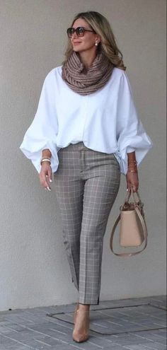 Mode Over 50, Stylish Outfits For Women Over 50, Work Fits, Over 60 Fashion, Chique Outfits, Outfit Formulas, 60 Fashion, Over 50 Womens Fashion, Casual Chic Outfit