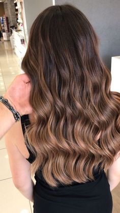 Rambut Brunette, Brown Ombre Hair, Bronde Balayage, Hair Color Light Brown, Brown Hair Balayage, Blonde Hair With Highlights, Trendy Hair Color, Balayage Brunette, Brown Blonde Hair