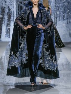 Style of Westeros Sorcerer Robes, Embroidered Cloak, Mode Harajuku, Fashion Design Inspiration, Ziad Nakad, Fashion Fantasy, Mode Chanel, Cat Walk, Fantasy Clothing