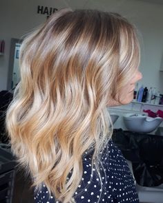 Honey Bayalage Blonde, Fall Carmel Blonde Hair Color, Golden Blonde Baylage, Champagne Blonde Highlights On Dark Hair, Honey Blonde Baylage Hair, Warm Blonde Balayage Honey, Honey Golden Blonde Hair, Golden Honey Blonde Hair, Caramel Blonde Highlights