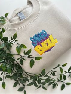 "For the perfect vintage look, Our 90s inspired embroidered sweatshirt. Saved by the bell embroidered sweatshirt. Choose from a selection of coloured sweatshirts. Pre-shrunk, heavy blend crew neck sweatshirt. Sizing- For the oversized look, we recommend sizing up! S -34/36\" M -38/40\" L -42/44\" XL -46/48\" This is a unisex garment - the rough approximations of sizes compared to UK Dress Sizes is: Small - 12, Medium- 14, Large- 16, XL-18/20. This is a handmade product which could take 5 days to be processed and shipped. Thank you for being patient :)" 90s Embroidered Long Sleeve Sweatshirt, 90s Embroidered Sweatshirt For Fall, 90s Embroidered Fall Sweatshirt, Colorful Sweatshirt, Saved By The Bell, Sweatshirt Vintage, Embroidered Sweatshirt, 90s Inspired, 90s Kids