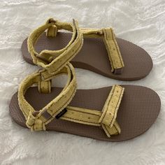 Teva Sandals Beautiful Aztec Print Pale Yellow Women’s Nwt Size 9 Super Easy Velcro Strap For On/Off. Perfect For Your Outdoor Experiences This Summer. Granola Girl Sandals, Tevas Sandals, Teva Sandals Outfit, Blue Leather Sandals, Teva Sandals, Tie Sandals, Sandals Outfit, Teva Shoes, Hiking Sandals