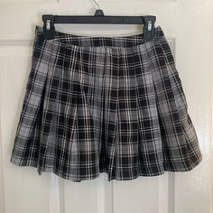 Forever 21, Plaid Pleated Skirt, Never Worn, New Without Tags Forever 21 Black Casual Mini Skirt, Casual Black Mini Skirt By Forever 21, Forever 21 Cotton Pleated Mini Skirt, Forever 21 Cotton Pleated Skort, Forever 21 Midi Skirt, Light Blue Skirts, Distressed Skirt, Forever 21 Skirt, Stretchy Skirt