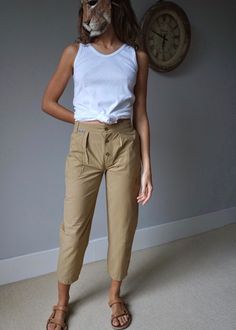 "Vintage 1990s mid rise cotton canvas pleated capri pants in strong beige color. Button fly, three pockets. Fitted at waist and looser on the legs, jodhpurs style. ⚠️You are buying pants online, pay attention to measurements + compare with a similar garment of your closet : Please DO IT for real. You and only you could determine if it's going to fit you. Size is only given as an estimation⚠️ ▫️SIZE estimated XXS - EU/FR32 ▫️MEASUREMENTS (taken flat, for best accuracy refer to last pic) Waist: 13 Cream Capri Pants Outfits, Vintage Cargo Style Bottoms For Spring, Vintage Cargo Style Spring Bottoms, Vintage Spring Cargo Style Bottoms, Vintage Cargo Pants With Pockets For Summer, Vintage Summer Cargo Pants With Pockets, Vintage Wide Leg Cargo Pants For Summer, Vintage Cargo Style Pants For Spring, Retro Cotton Cargo Bottoms