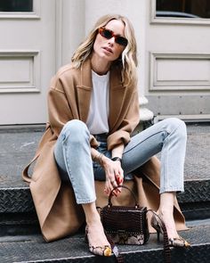 Minimalist Fashion Women Outfits, Camel Coat Outfit Classy, Mantel Styling, Mantel Outfit, Camel Coat Outfit, Louboutin Pigalle, Style Inspiration Casual, Winter Mode