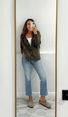 Mom Outfits Fall, Birkenstock Outfit, Jeans Outfit Fall, Skandinavian Fashion, Stylish Fall Outfits, Autumn Style, Trendy Fall, Outfit Combinations, Outfit Inspo Fall