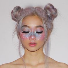 Starry Eyes Halloween Makeup Halloweenský Makeup, Alien Makeup, Space Makeup, Galaxy Makeup, Face Art Makeup, Space Buns, Rave Makeup, Halloween Makeup Inspiration, Cool Makeup Looks