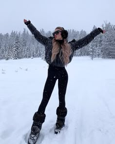 Mode Au Ski, Snow Outfits For Women, Ski Fits, Snow Fits, Ski Trip Outfit, Snow Pics, Snow Outfits, Winter Mode Outfits, Snow Photoshoot