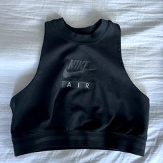 Brand New. Never Worn Fits True To Size No Padding Or Support Basketball Workout Clothes, Nike Tops Women, Nike Women Outfits, Gymwear Outfits, Cute Nike Outfits, Tops Nike, Cute Shirt Designs, Top Nike, Aesthetic Shirts