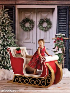 Create memories your clients will treasure for a lifetime with this elegant Christmas Sleigh Photography Prop. This wonderful photography prop is perfect for any festive family photos, as its generous size allows it to accommodate two adults, or several children. Let your clients take a magical ride this holiday season with this exclusive and tasteful prop. Hand made and painted with no detail overlooked. This is a very large prop and must be delivered via truck freight. Each item is made to ord Santa Sleigh Photoshoot, Christmas Sleigh Photoshoot, Sleigh Diy Christmas, Sleigh Photo Prop, Diy Sleigh, Sleigh Decor, Christmas Sleigh Decorations, Decor With Flowers, Santa Phone