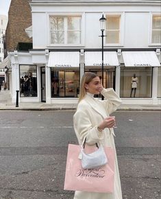 Charlotte York Aesthetic, Pink Girl Aesthetic, Romanticizing My Life, Freddy My Love, Charlotte York, Luxurious Lifestyle, Outfits Classy, Pretty Fashion, Modern Princess