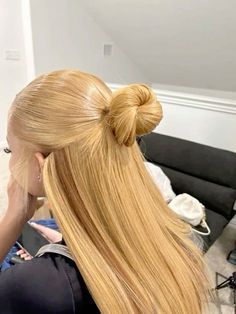 Quick Weave Hairstyles, Dyed Hair Inspiration, Pretty Hair Color, Hairstyle Tutorial, Dope Hairstyles, Easy Hair, Baddie Hairstyles, Hair Inspo Color, Aesthetic Hair