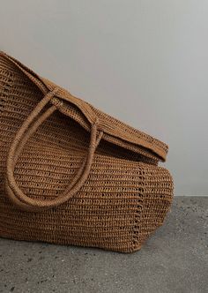 Mompiche Straw Bag - house of lolo Bag House, Paradise Kiss, Trendy Bags, Wicker Bags, Straw Bags, Summer Lookbook, Jane Birkin, Beach Essentials, Beauty Editorial