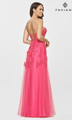 Simply gorgeous, this long strapless sweetheart prom dress is as sweet as it is flirty. From Faviana, this long designer dress has a sheer lace strapless bodice with a sweetheart neckline and a corset back that adjusts for a comfy fit. The beautiful strapless formal dress has scattered beading that shimmers and shines for prom, fancy galas, and other black tie events. The lace evening gown has a fully-lined long skirt with a sheer tulle overlay that opens in a side slit before flowing to the flo Sweetheart Evening Dress, Tulle Dress Long, Long Mermaid Dress, Dramatic Entrance, Corset Gown, Dress With Corset, Prom Dresses Long Lace, Lace Evening Gowns, Strapless Sweetheart Neckline