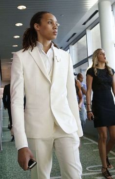 Lesbian Wedding Outfits, Brittney Griner, Queer Weddings, Lesbian Wedding, Androgynous Fashion, Wnba, Suit Style