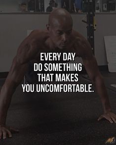 a man doing push ups with the words, every day do something that makes you uncomfortable to