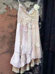 Shabby Chic Outfits, قلادات متدلية, Old Dress, Bohemian Dresses Long, Shabby Chic Clothes, Slip Mini Dress, Mode Boho, Floral Decoration, Moda Vintage