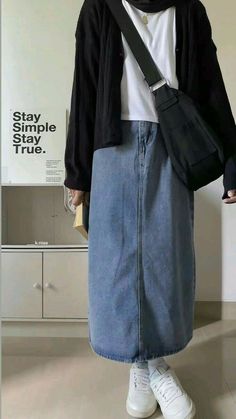 Casual Skirt Outfits Hijab, Classy Look Outfit, Skirt Outfits For Hijab, Denim Hijab Outfit, Denim Skirt Outfit Hijab, Rok Jeans Hijab Ootd, Ootd Ngampus Hijab, Jeans Skirt Outfit Hijab, Outfit Hijab Casual Rok