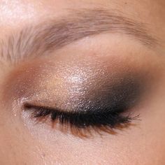 Eyeshadow Aesthetic, Maquillage On Fleek, Smokey Eyeshadow, Smink Inspiration, Smoky Eyes, Gold Eyeshadow, Makijaż Smokey Eye, Smokey Eyes, Makeup Goals